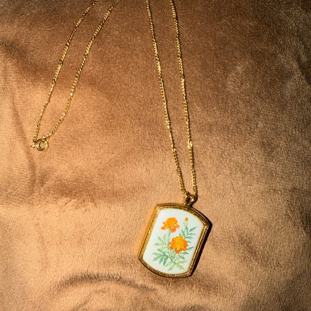 vintage Avon "Floral Heritage" porcelain pendant necklace